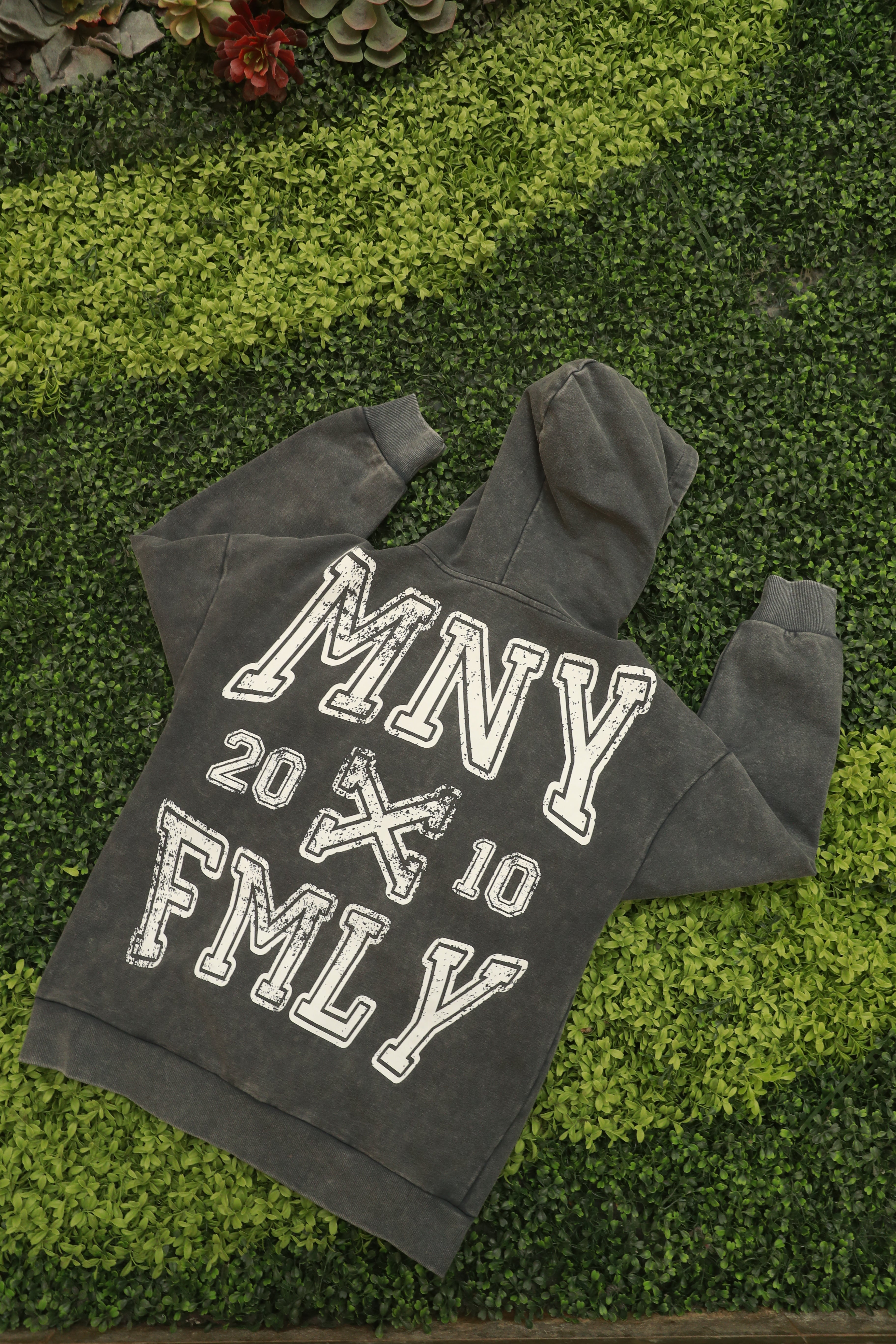 (PRE-ORDER) MNYXFXMLY Signature Hoodie Grey